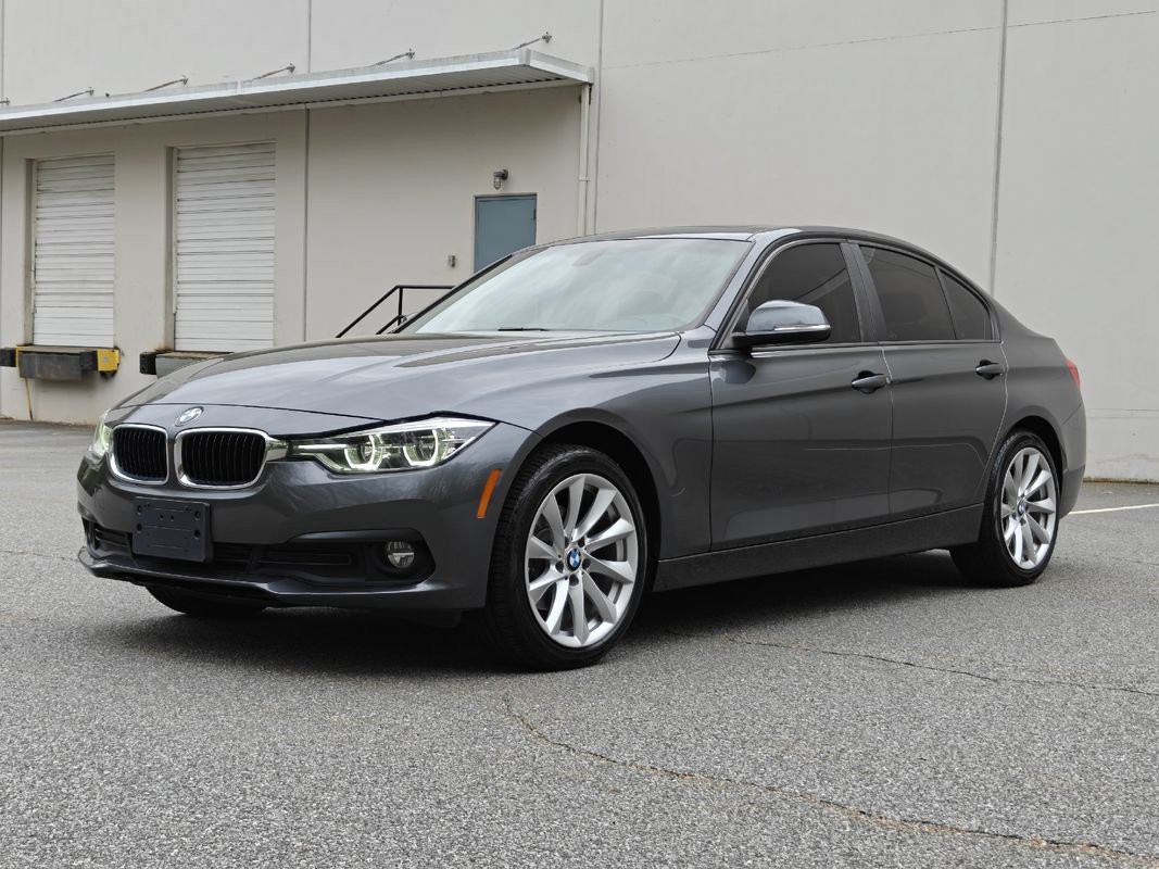 Used 2018 BMW 320i xDrive Sedan w/ Convenience Package AWD/4WD image 9