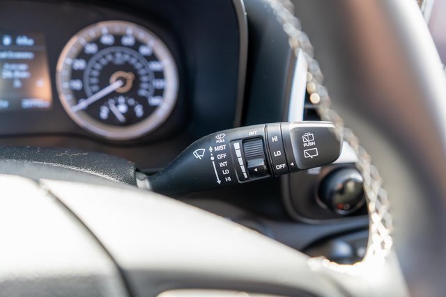 Used 2022 Hyundai Venue Limited image 21