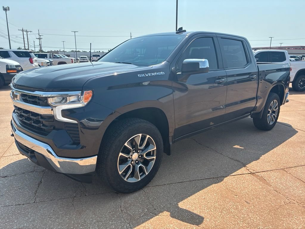 Used 2022 Chevrolet Silverado 1500 LT AWD/4WD image 1