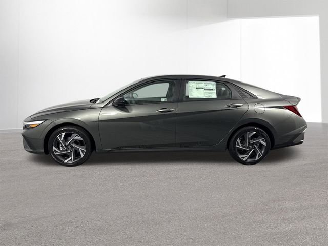 Used 2025 Hyundai Elantra Sport FWD image 14