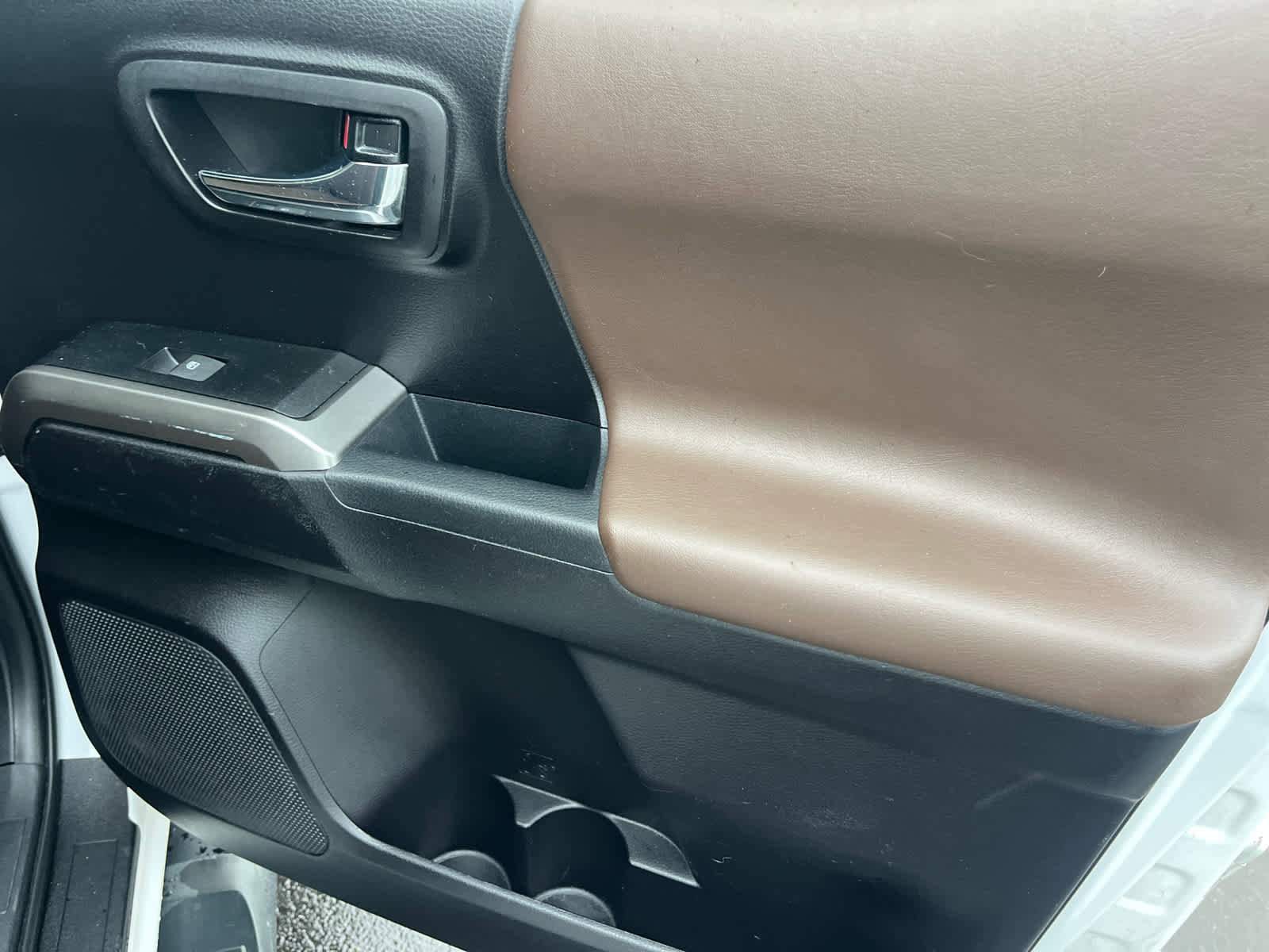 Used 2020 Toyota Tacoma Limited image 36