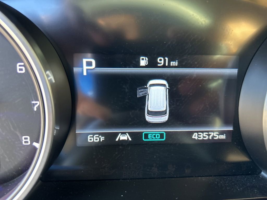 Used 2023 Kia Carnival EX image 48