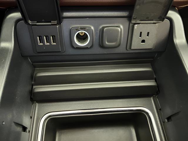 Used 2015 Chevrolet Silverado 3500 High Country w/ Duramax Plus Package image 21