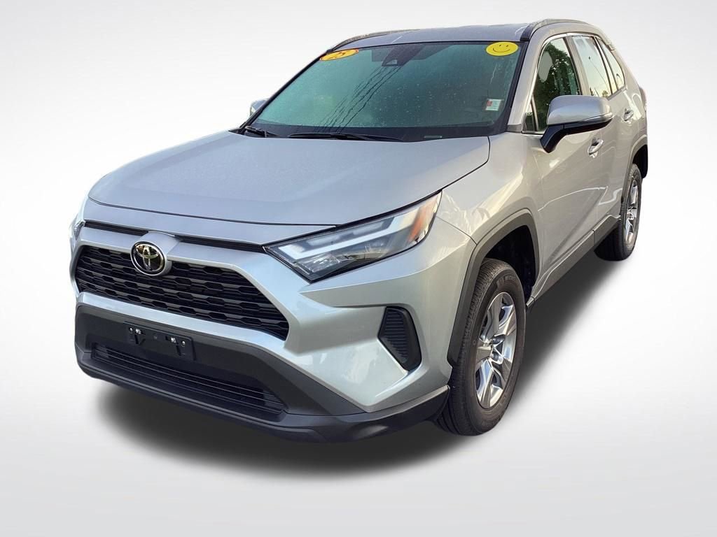 Used 2025 Toyota RAV4 XLE AWD/4WD image 5