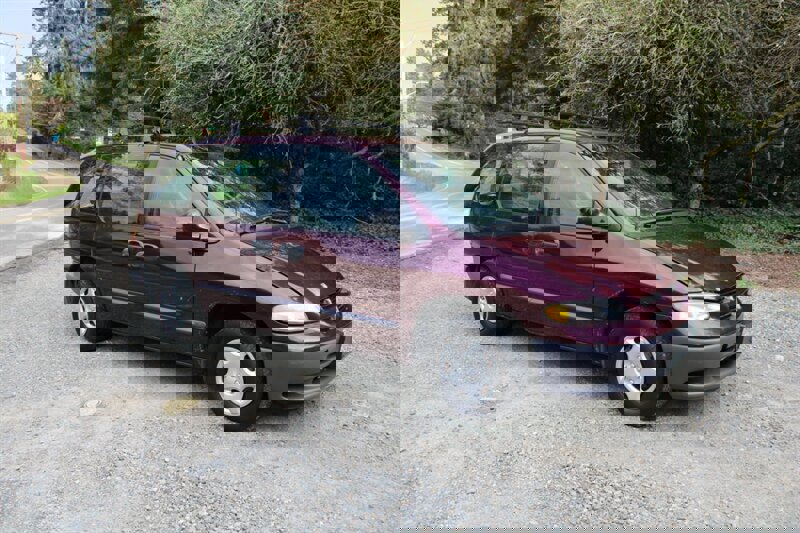 Used 1999 Dodge Caravan image 2