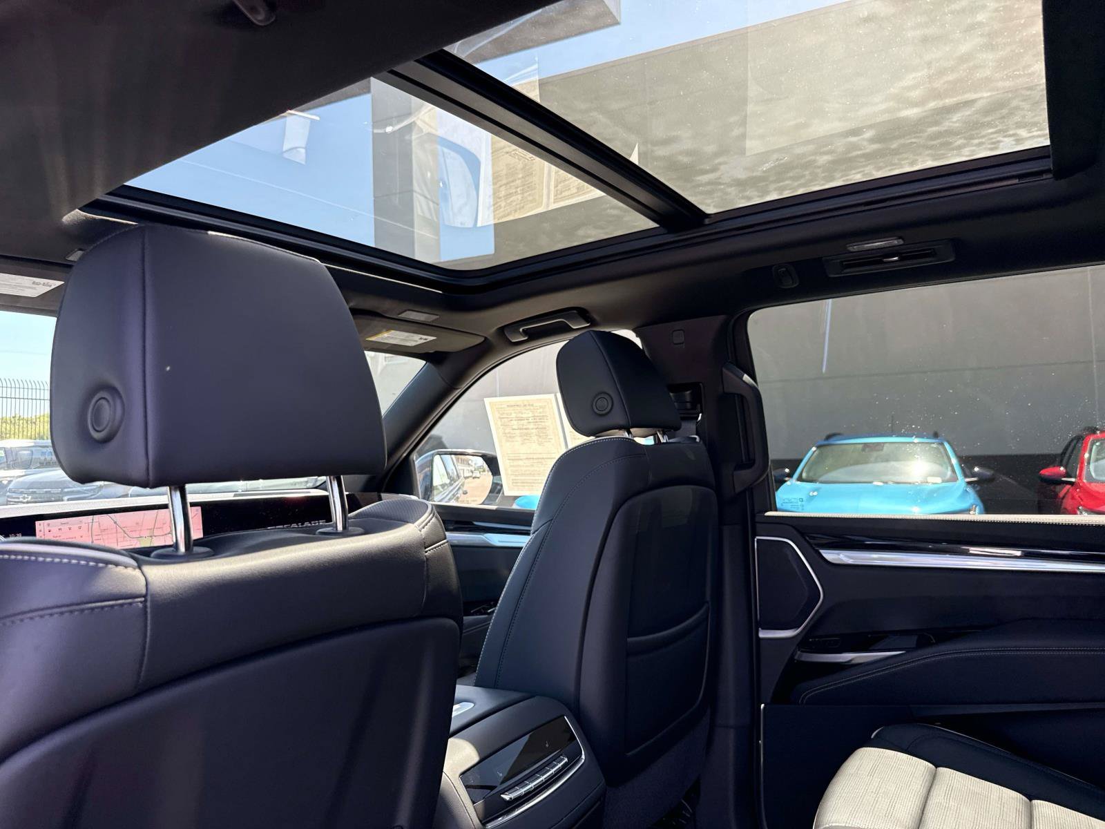 Used 2025 Cadillac Escalade ESV Sport AWD/4WD image 13