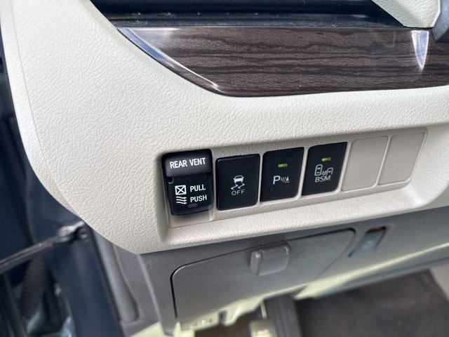 Used 2017 Toyota Sienna XLE image 21