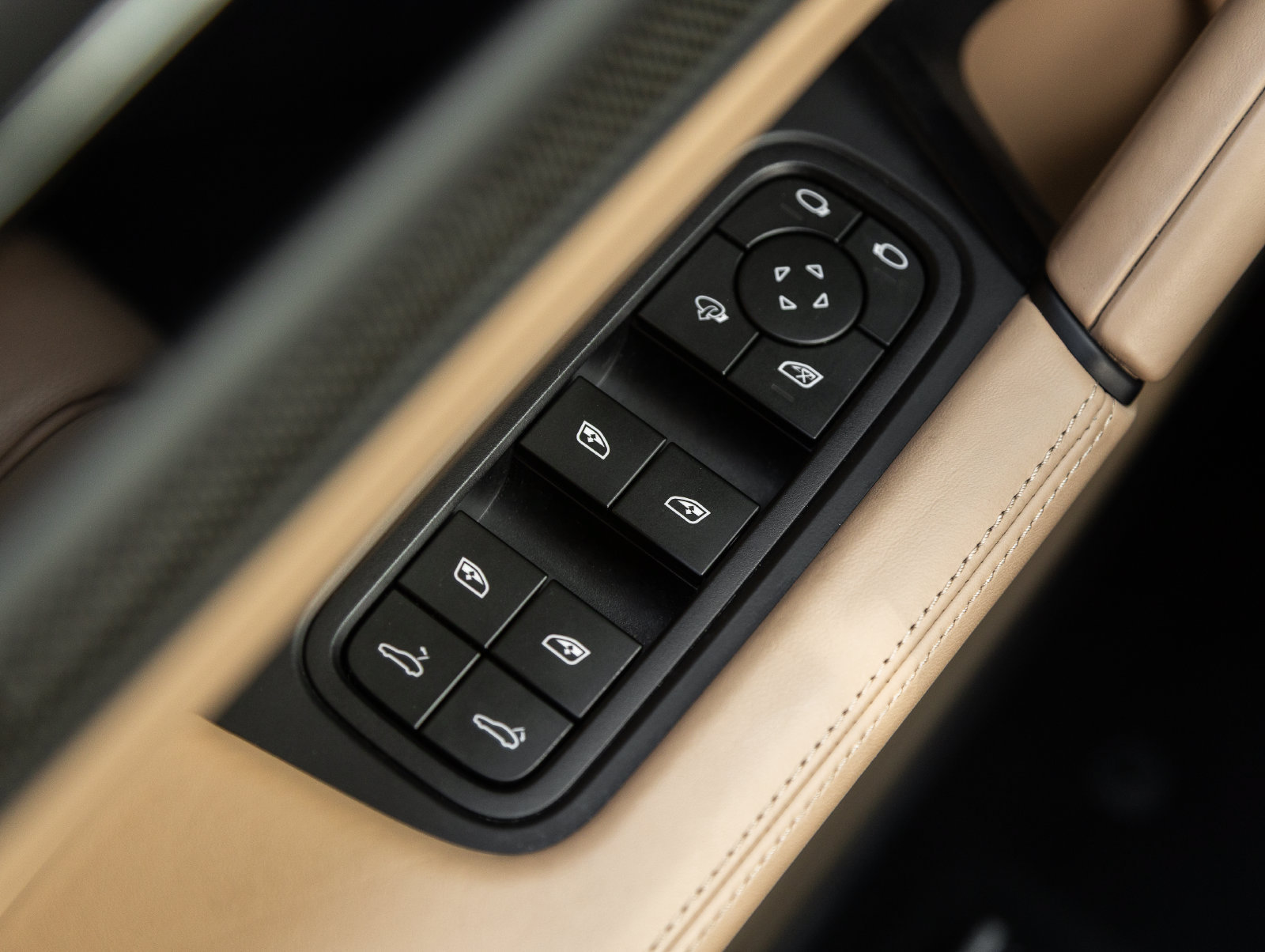 Certified 2025 Porsche Cayenne GTS AWD/4WD image 20