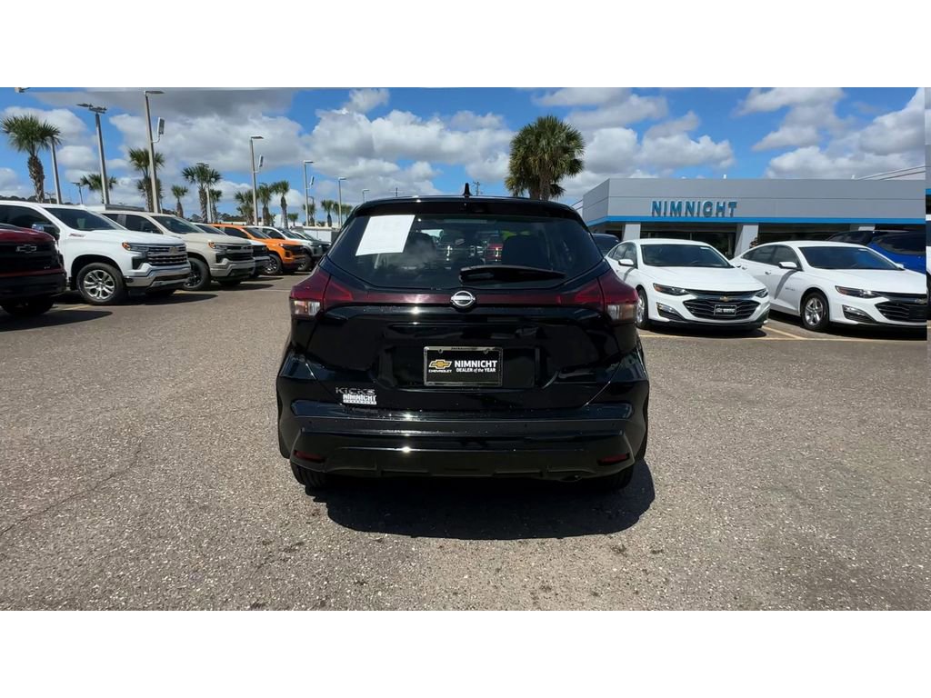 Used 2023 Nissan Kicks S FWD image 3