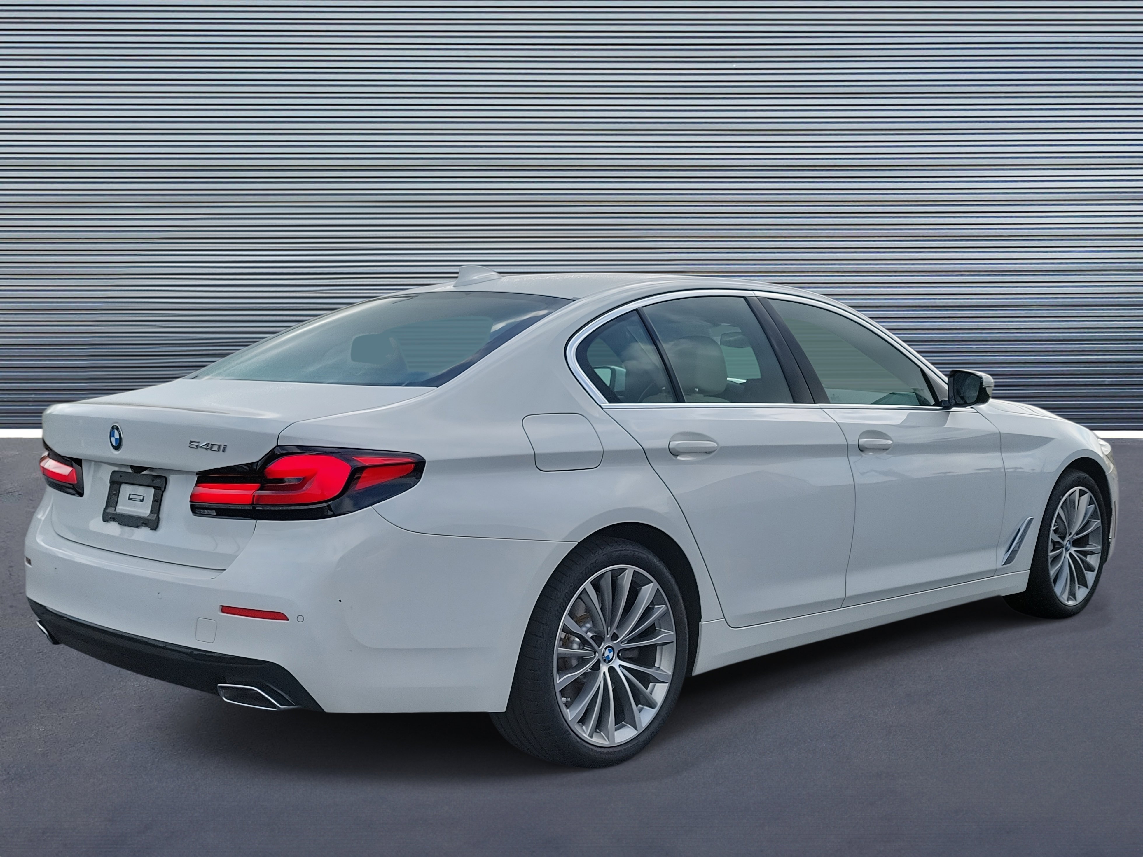 Used 2022 BMW 540i w/ Premium Package image 3