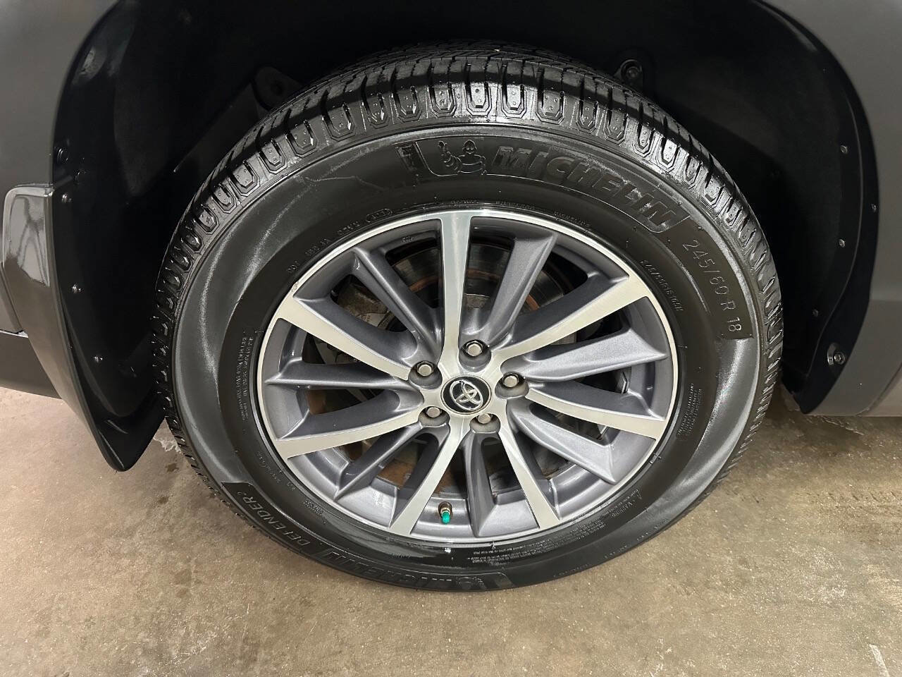 Used 2018 Toyota Highlander XLE image 15