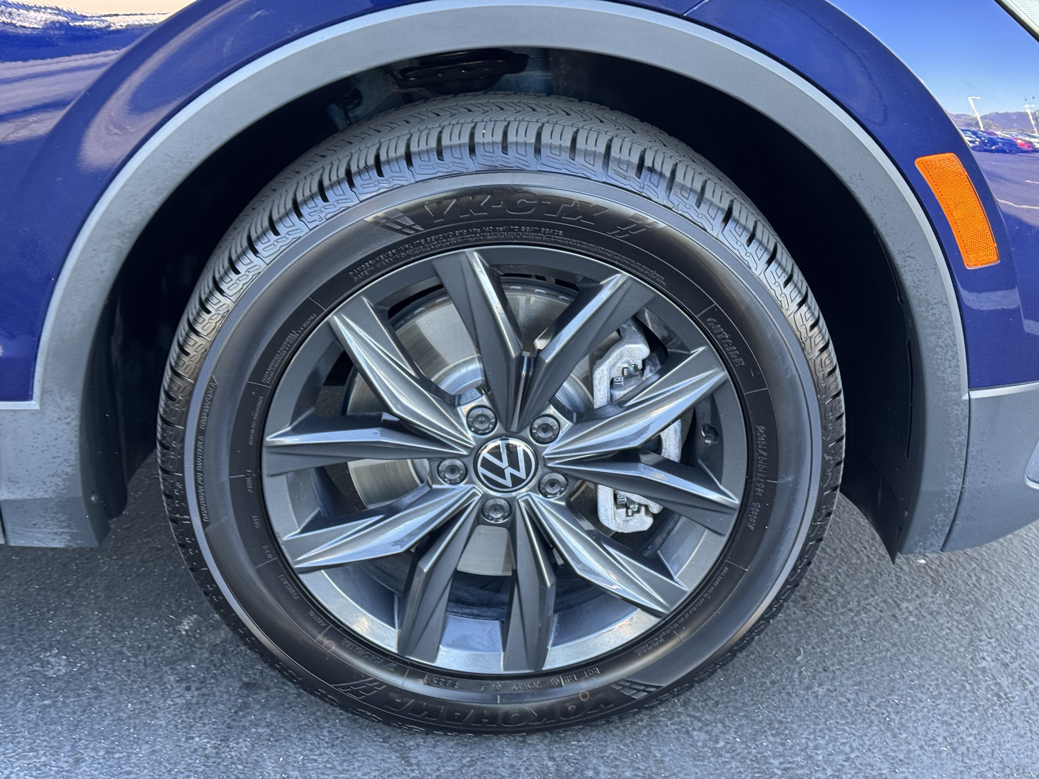 Certified 2024 Volkswagen Tiguan SE FWD image 11
