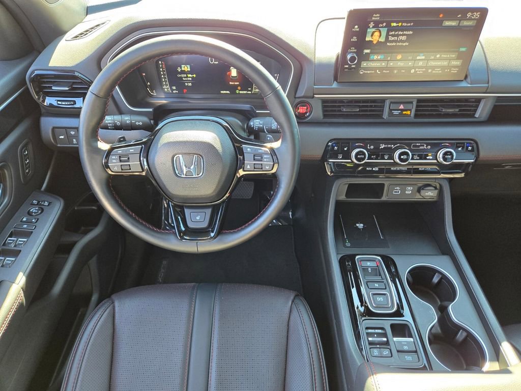 Used 2025 Honda Pilot Black Edition image 16