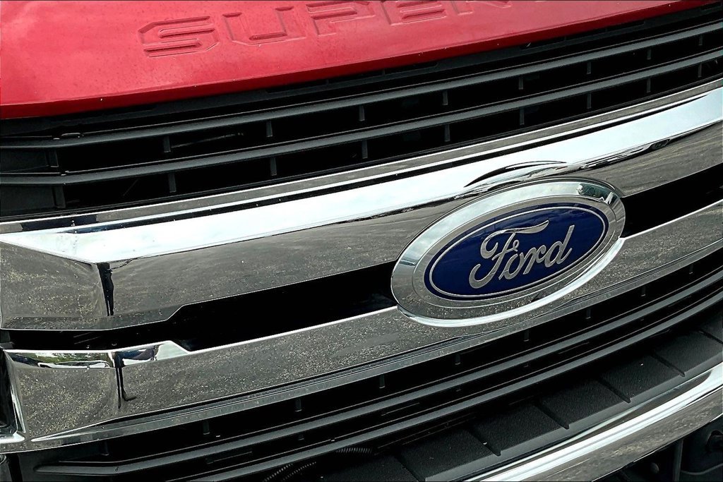Certified 2019 Ford F450 XLT w/ XLT Premium Package AWD/4WD image 37