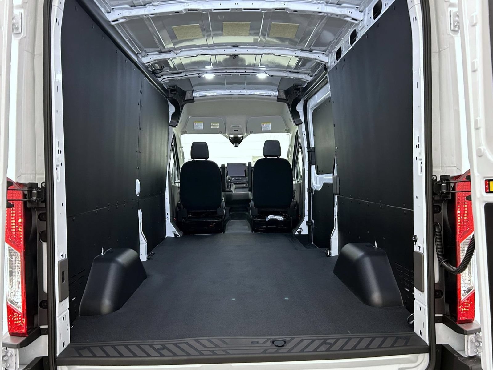 New 2027 Ford Transit 250 148 Medium Roof w/ Load Area Protection Package RWD image 18