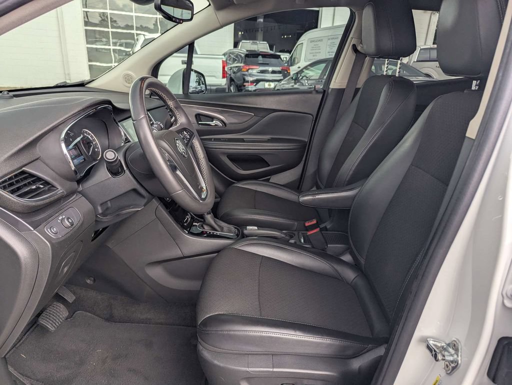 Used 2021 Buick Encore Preferred w/ Safety Package FWD image 20
