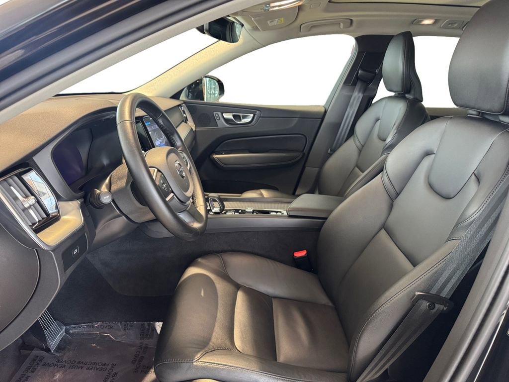 Certified 2025 Volvo XC60 B5 Core image 9