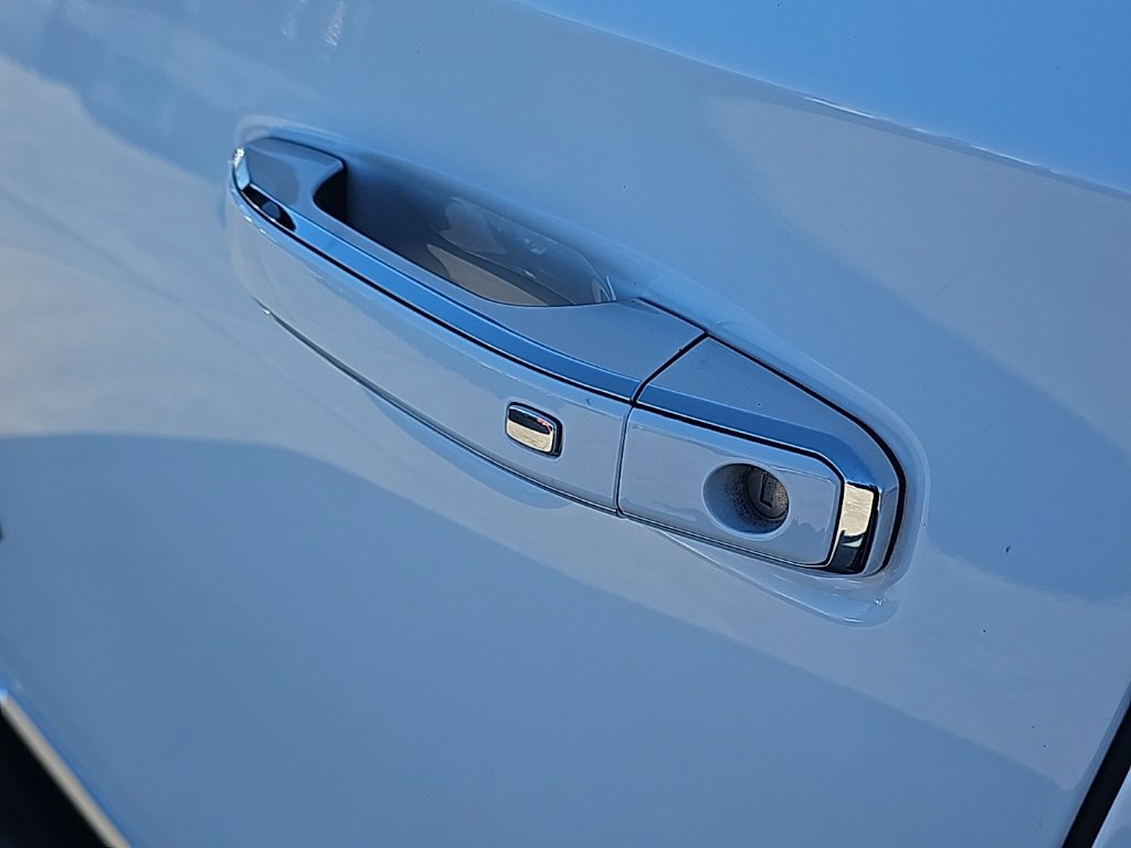 Certified 2025 GMC Yukon Denali image 10