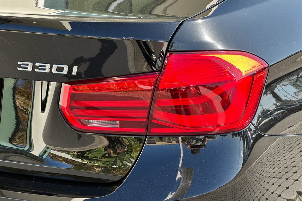 Used 2018 BMW 330i Sedan w/ Premium Package RWD image 32