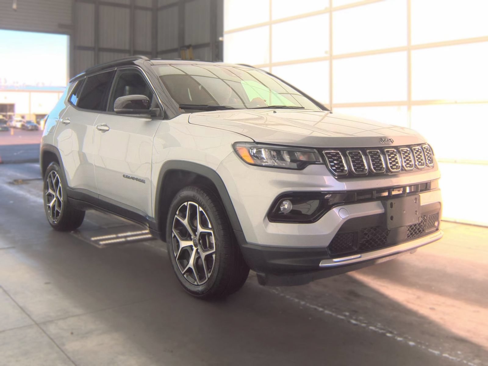 Used 2025 Jeep Compass Limited AWD/4WD image 2