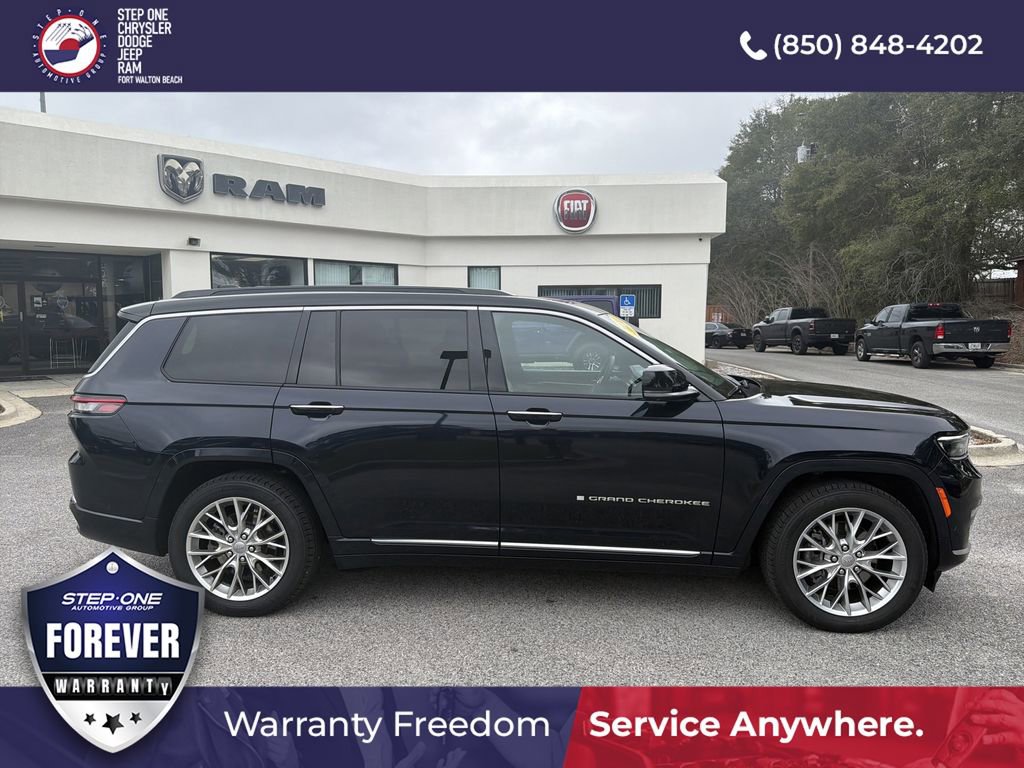 Used 2024 Jeep Grand Cherokee L Summit w/ Rear Seat Video Group I AWD/4WD image 3