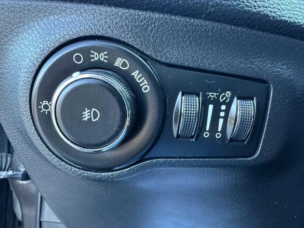 Used 2018 Jeep Compass Latitude image 28