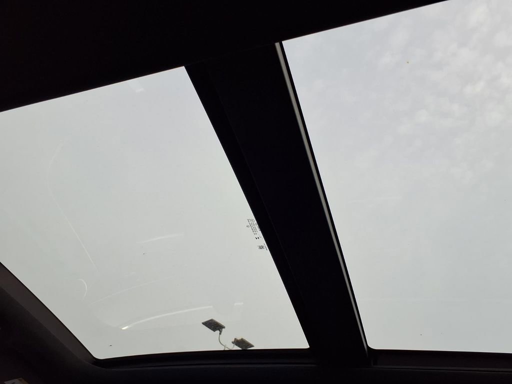 Used 2024 Mercedes-Benz GLC 300 image 7