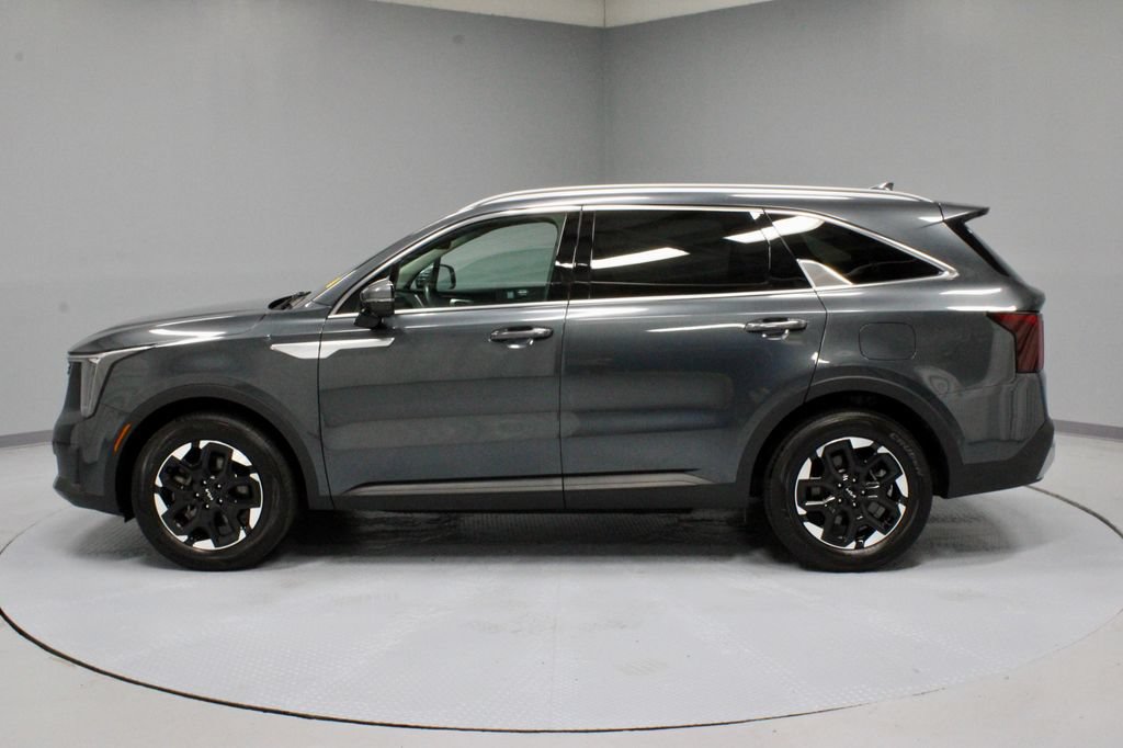 Used 2024 Kia Sorento S FWD image 9