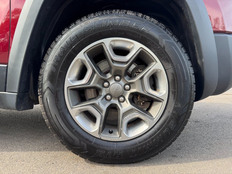 Used 2019 Jeep Cherokee Trailhawk AWD/4WD image 13