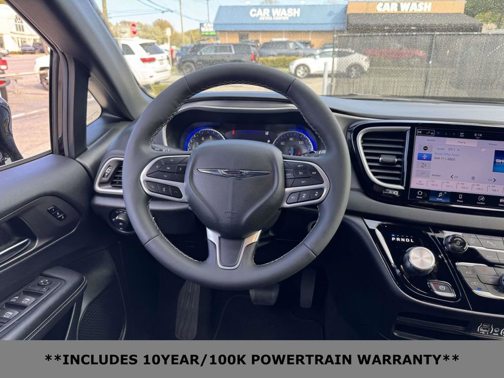 Used 2025 Chrysler Pacifica Select FWD image 13