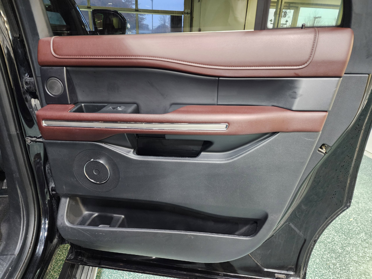 Used 2024 Ford Expedition Max Limited image 24