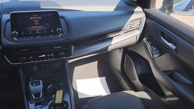 Used 2025 Nissan Rogue SV image 6