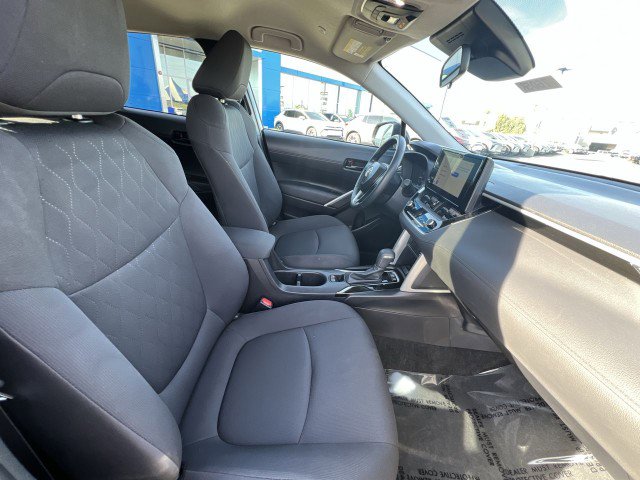 Used 2025 Toyota Corolla Cross LE image 27
