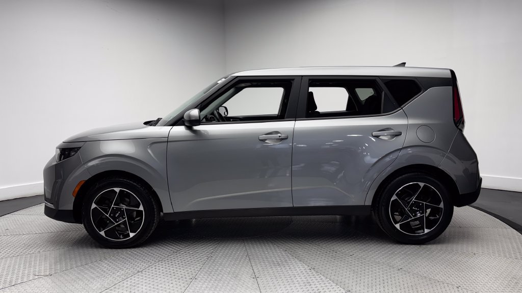 Used 2025 Kia Soul EX FWD image 4