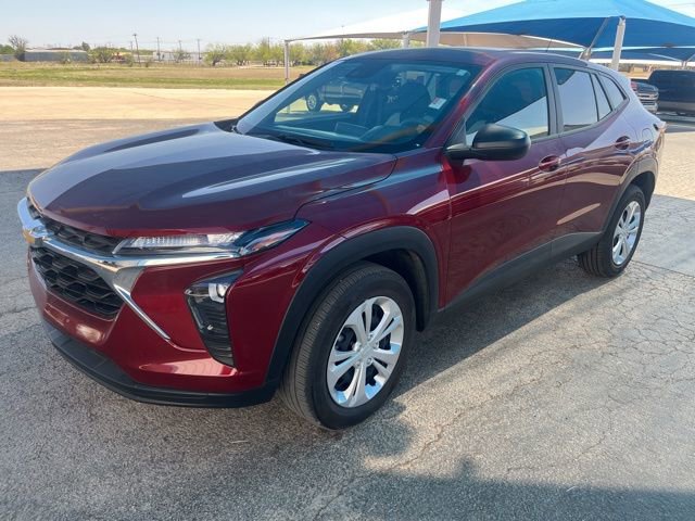 Used 2025 Chevrolet Trax LS image 1