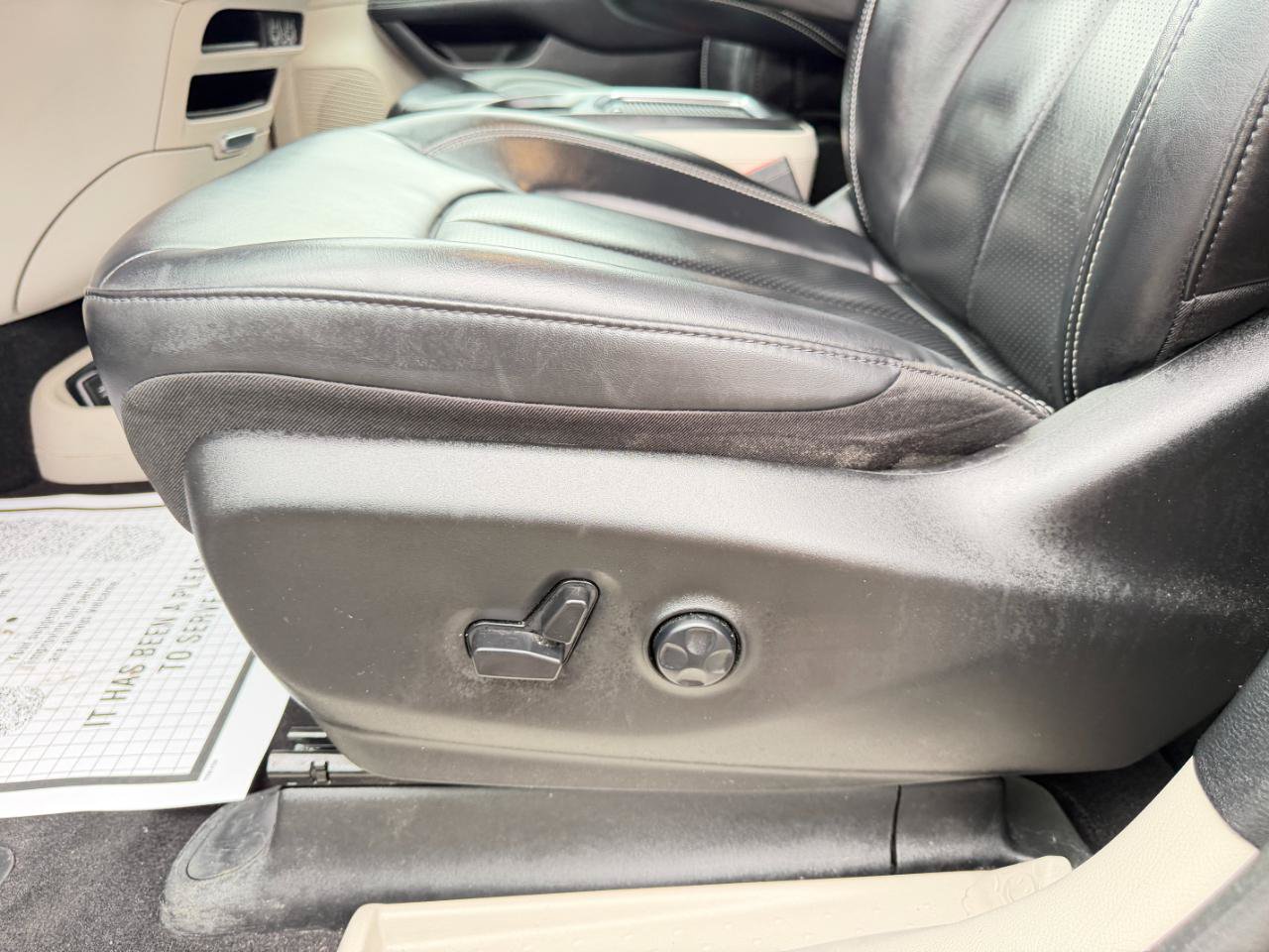 Used 2023 Chrysler Pacifica Touring-L FWD image 15