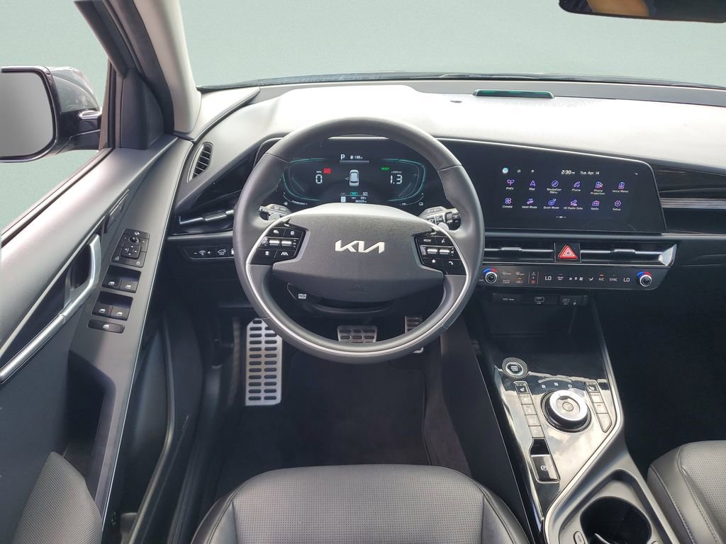 Used 2023 Kia Niro SX Touring image 12