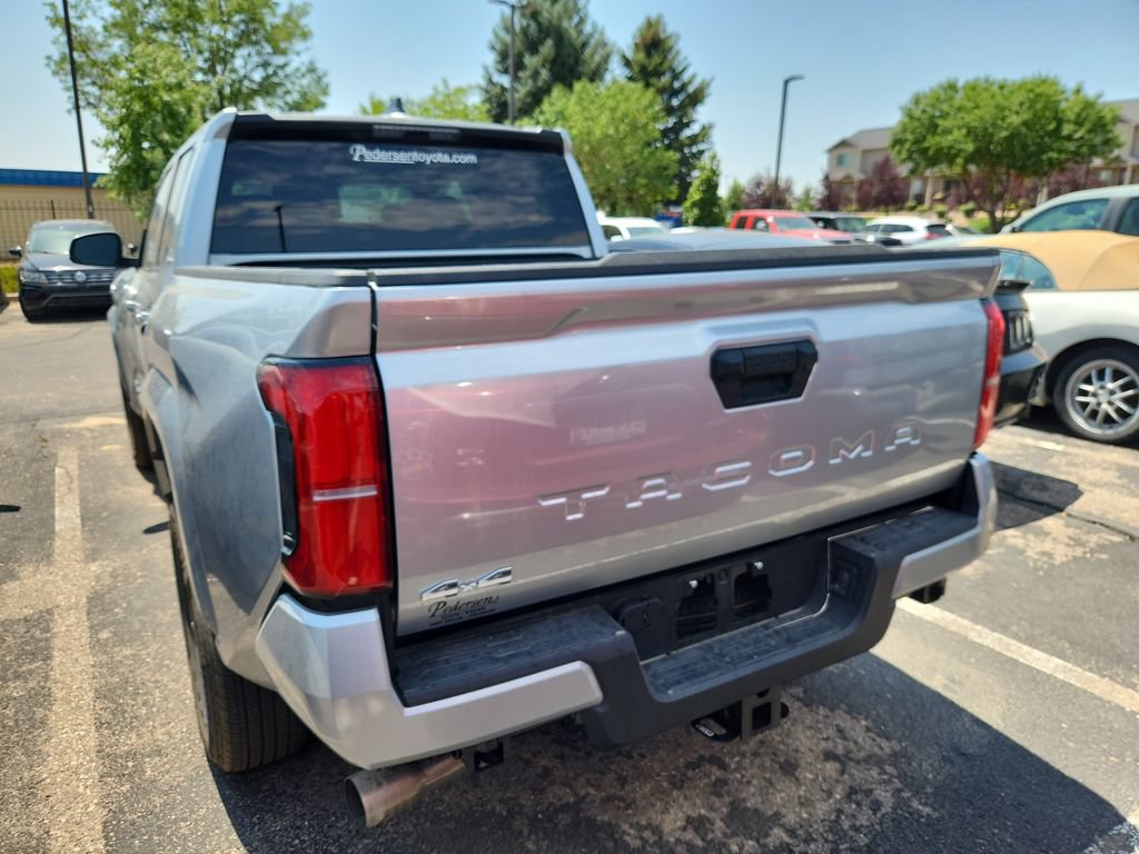 Used 2025 Toyota Tacoma SR5 AWD/4WD image 4