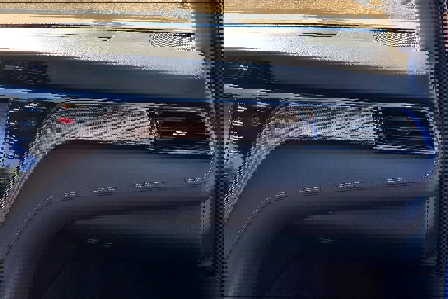 Used 2020 Toyota Camry SE image 18