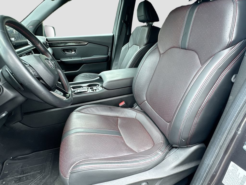 Used 2025 Honda Pilot Black Edition image 20