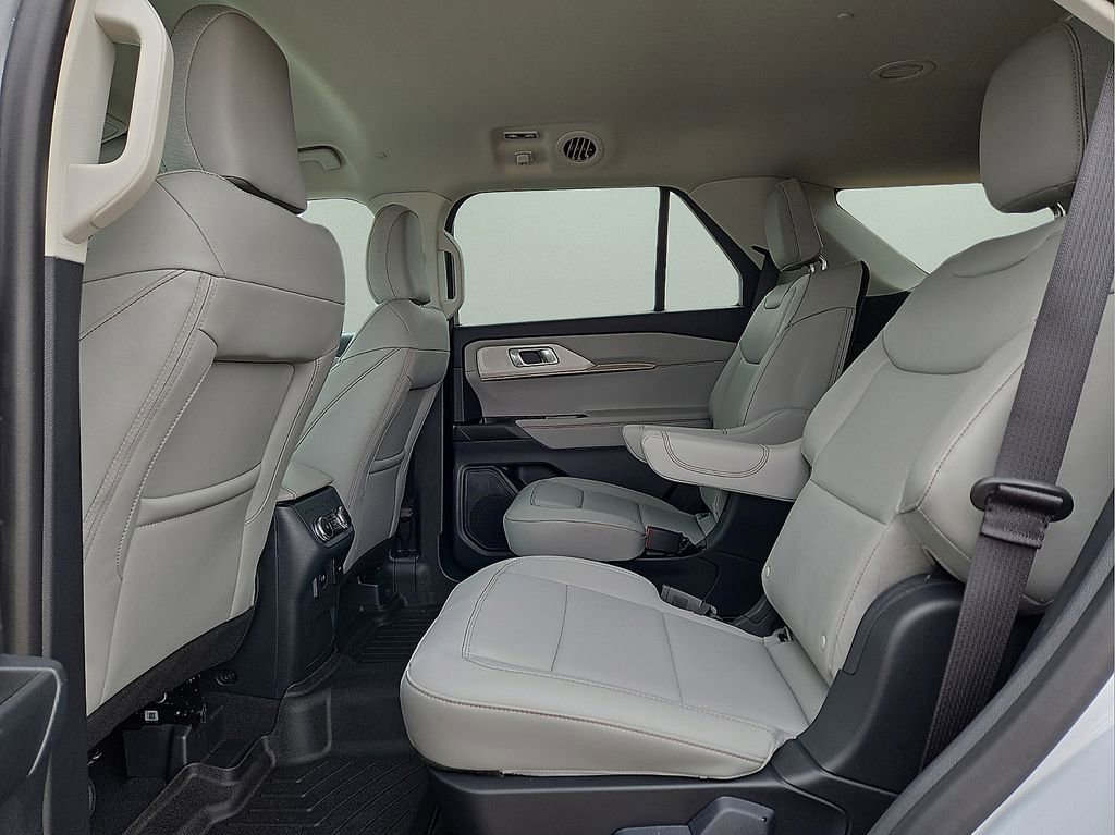 Used 2026 Ford Explorer Active w/ Active Comfort Package image 15