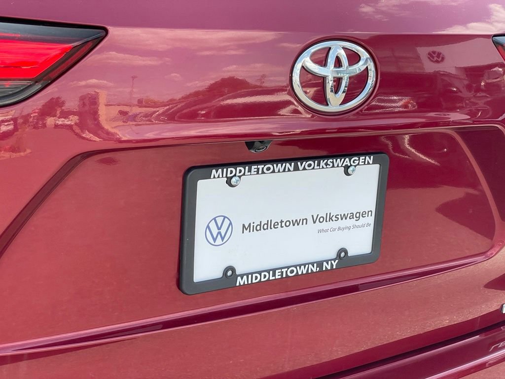 Used 2020 Toyota Highlander LE AWD/4WD image 30