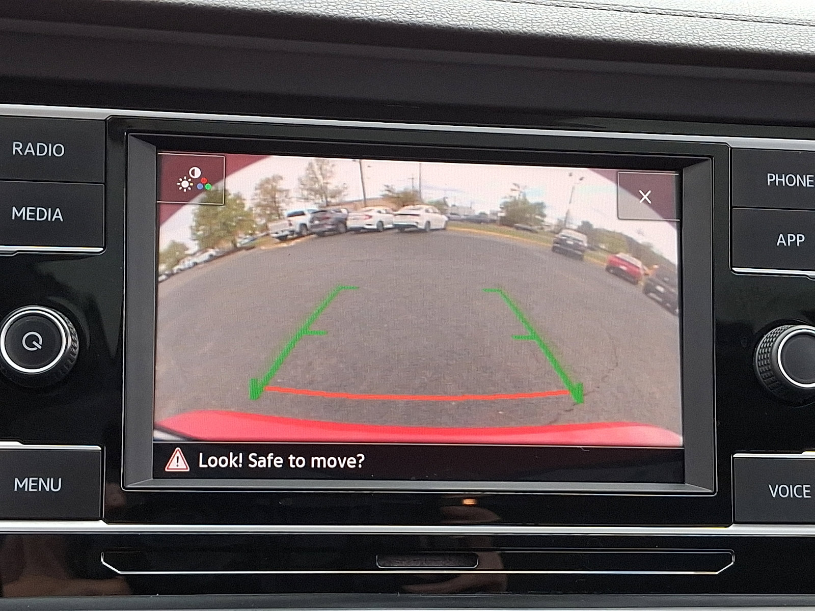Used 2020 Volkswagen Jetta SE w/ SE Cold Weather Package image 18