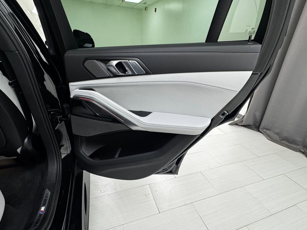 Used 2024 BMW X6 xDrive40i w/ Premium Package image 15