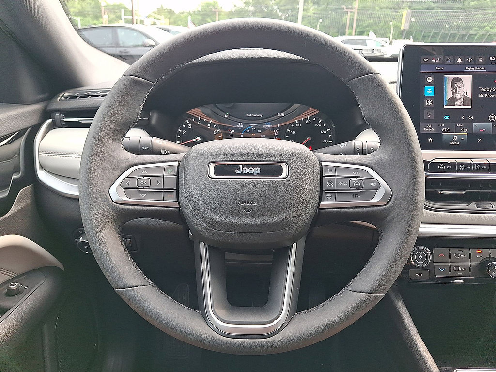 Used 2025 Jeep Compass Limited AWD/4WD image 17