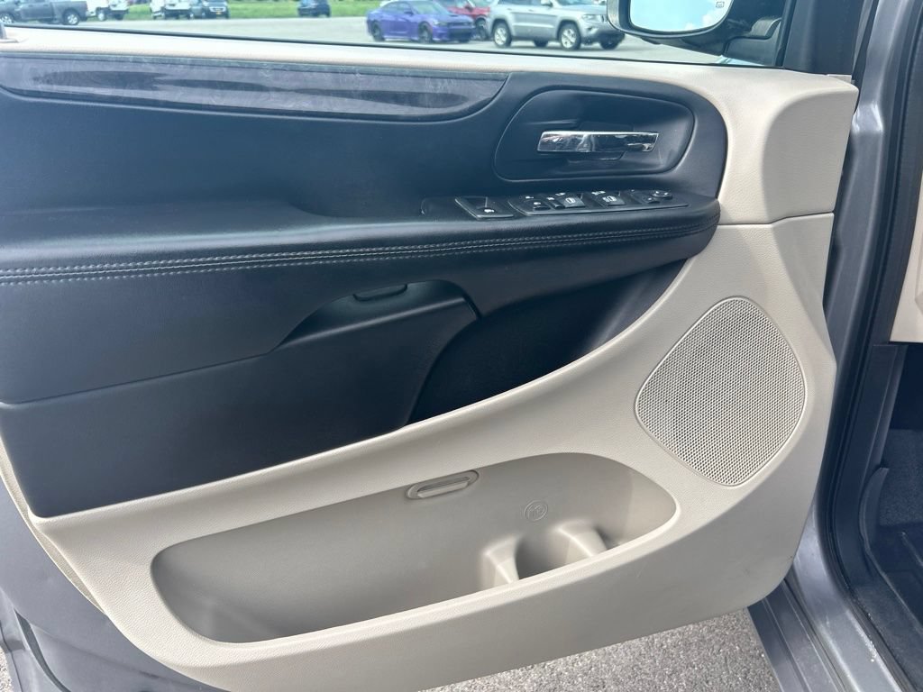 Used 2014 Dodge Grand Caravan SXT FWD image 10