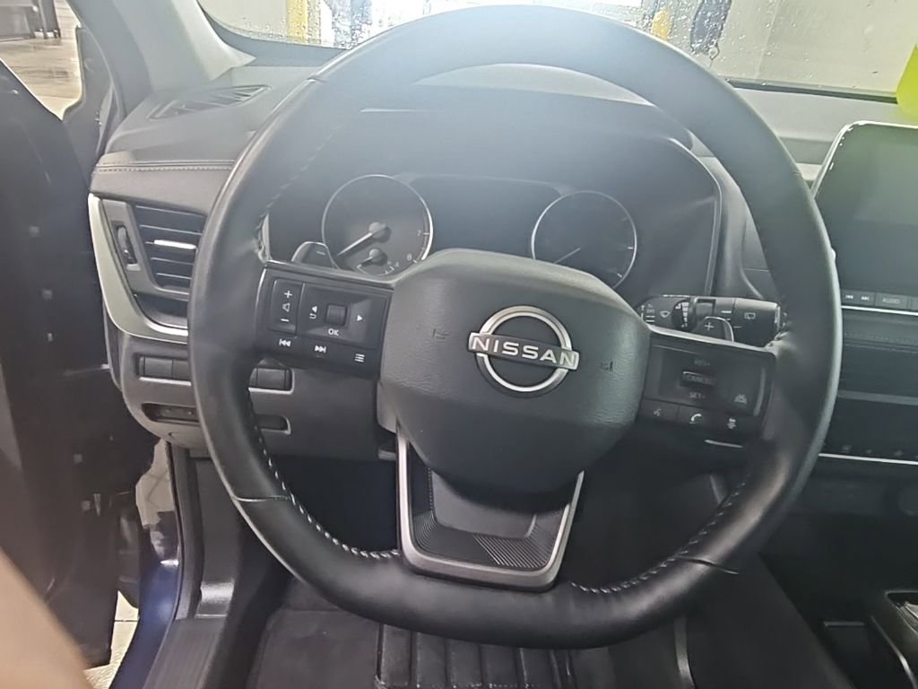 Used 2025 Nissan Rogue SV image 15