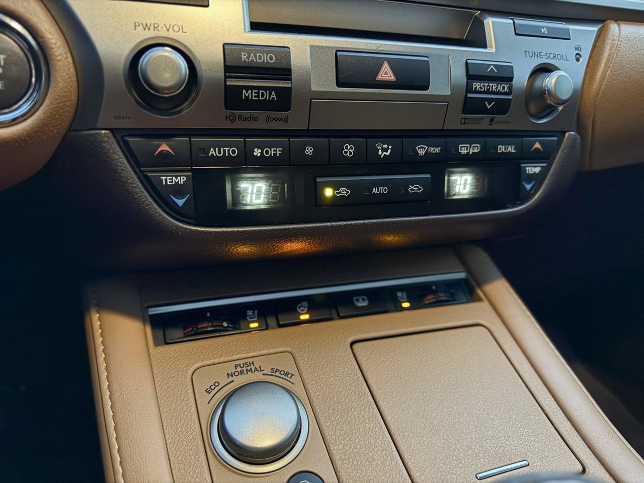 Used 2016 Lexus ES 350 w/ Luxury Package w/Wood Trim FWD image 29