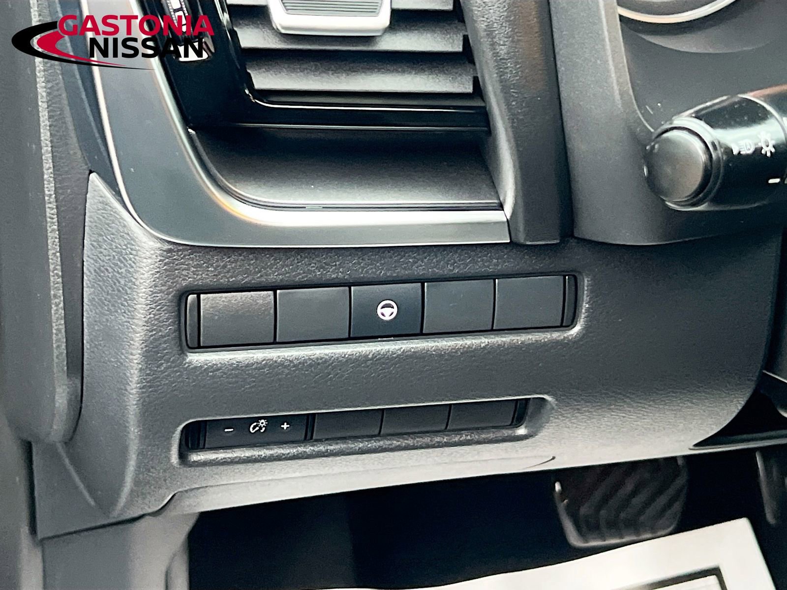 Used 2023 Nissan Rogue SL w/ SL Premium Package image 13