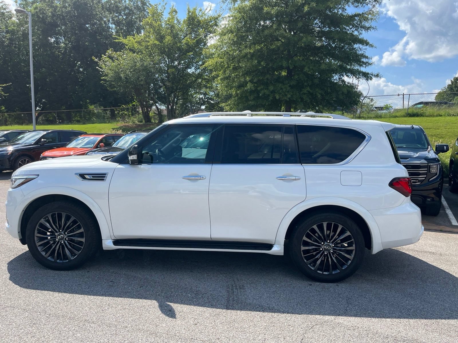 Used 2021 INFINITI QX80 Premium Select w/ All-Season Package RWD image 9